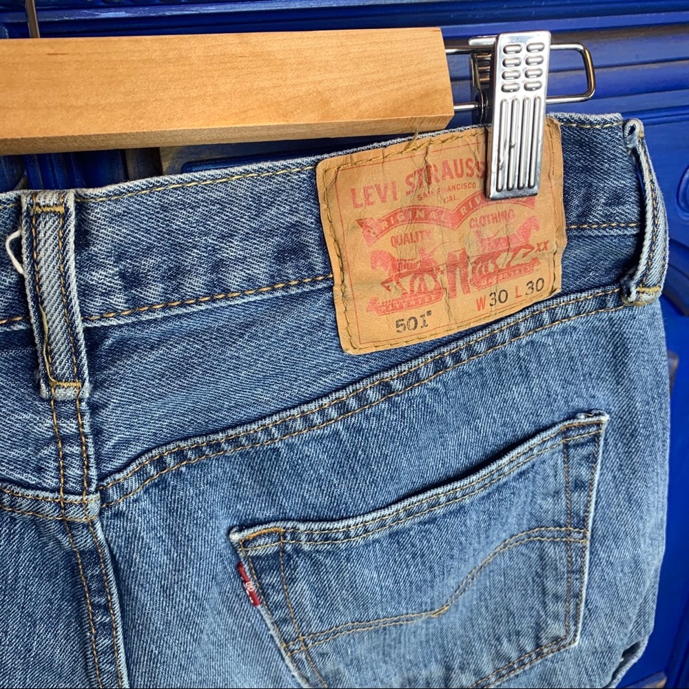 LEVI’s 501 Cut Off Jean Shorts Size 30 Button Fly - Picture 3 of 4